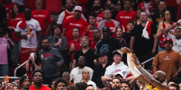 开云体育APP-SLAM晒詹姆斯赛场照：与篮球造物主达成了交易