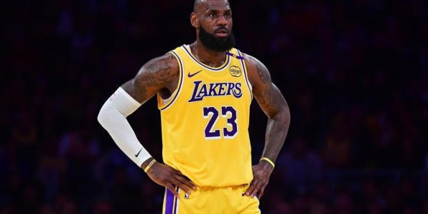 Shams：无论詹姆斯赛季后退役还是换队，他的湖人生涯已接近结束